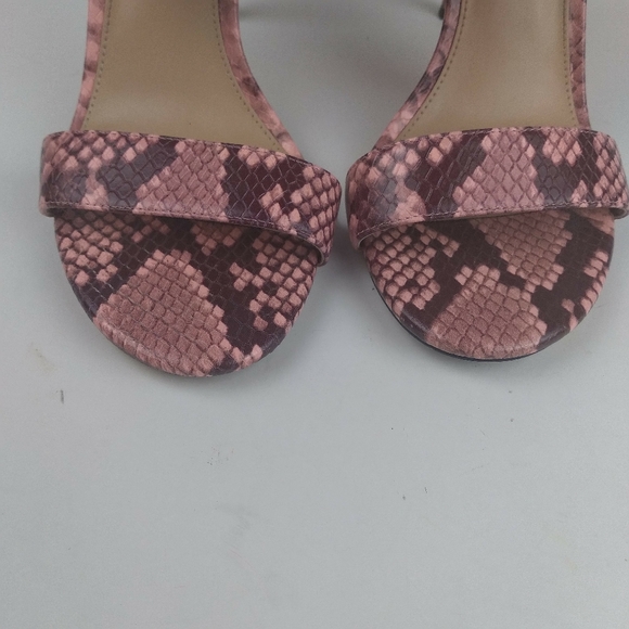 Michele  Kors Amos ankle strap sandal in shell pink snake skin print size 8.5 M - Picture 8 of 16
